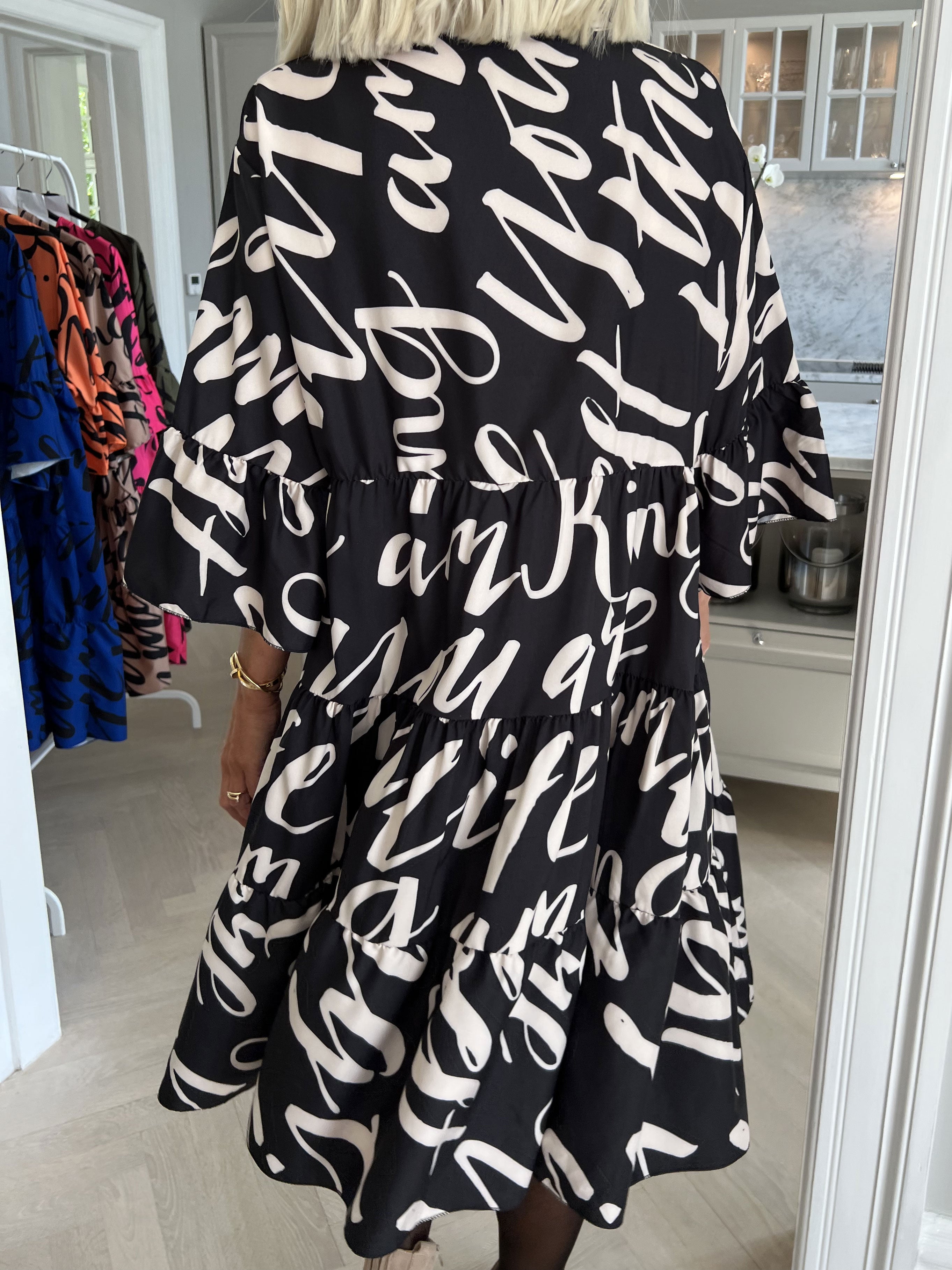 Elmis - Sød kjole med tekst